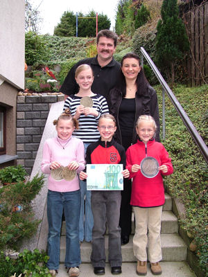 kinder helfen strahlemaennchen