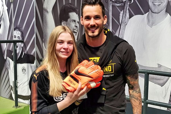 Sarah trifft BVB-Tormann Roman B�rki