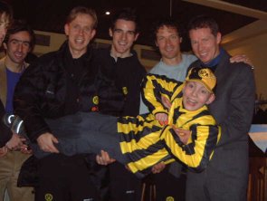 David mit den Spielern des BVB