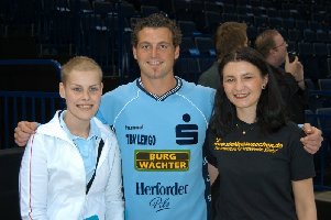 Jella mit Florian Kehrmann vom TBV Lemgo