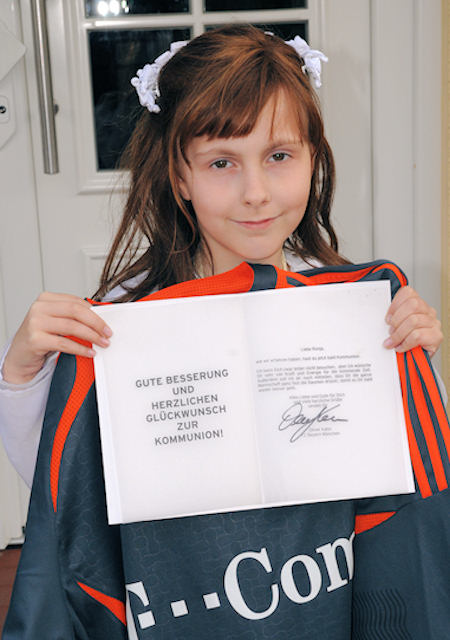 Ronja mit dem pers�nlichen Brief von Oliver Kahn